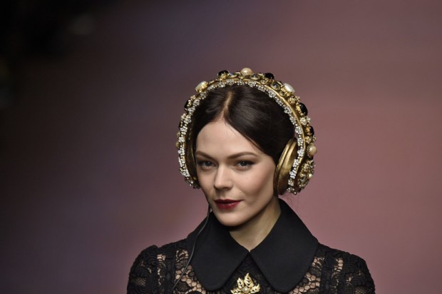 Modelo em desfile da Dolce  & Gabbana, em Milão